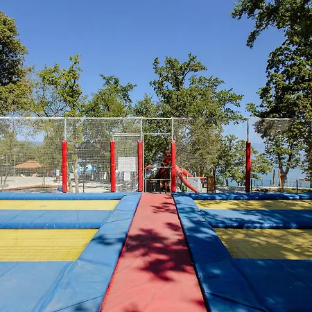 Cozy Stacaravan In Glavotok 4*