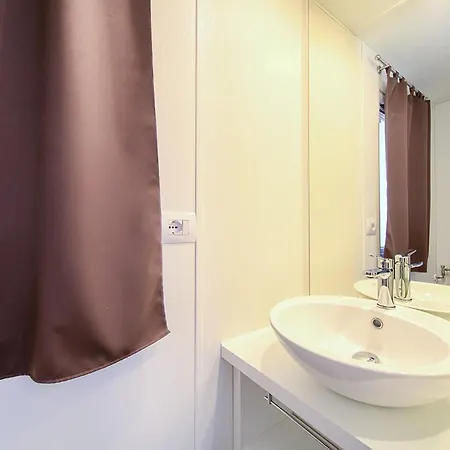 Cozy Stacaravan In Glavotok Campingplatz