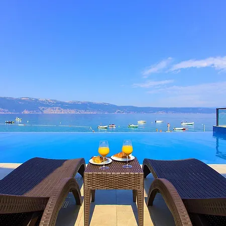 Cozy Stacaravan In Glavotok Campingplatz Brzac