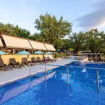 Cozy Stacaravan In Glavotok With Swimming Pool 4*